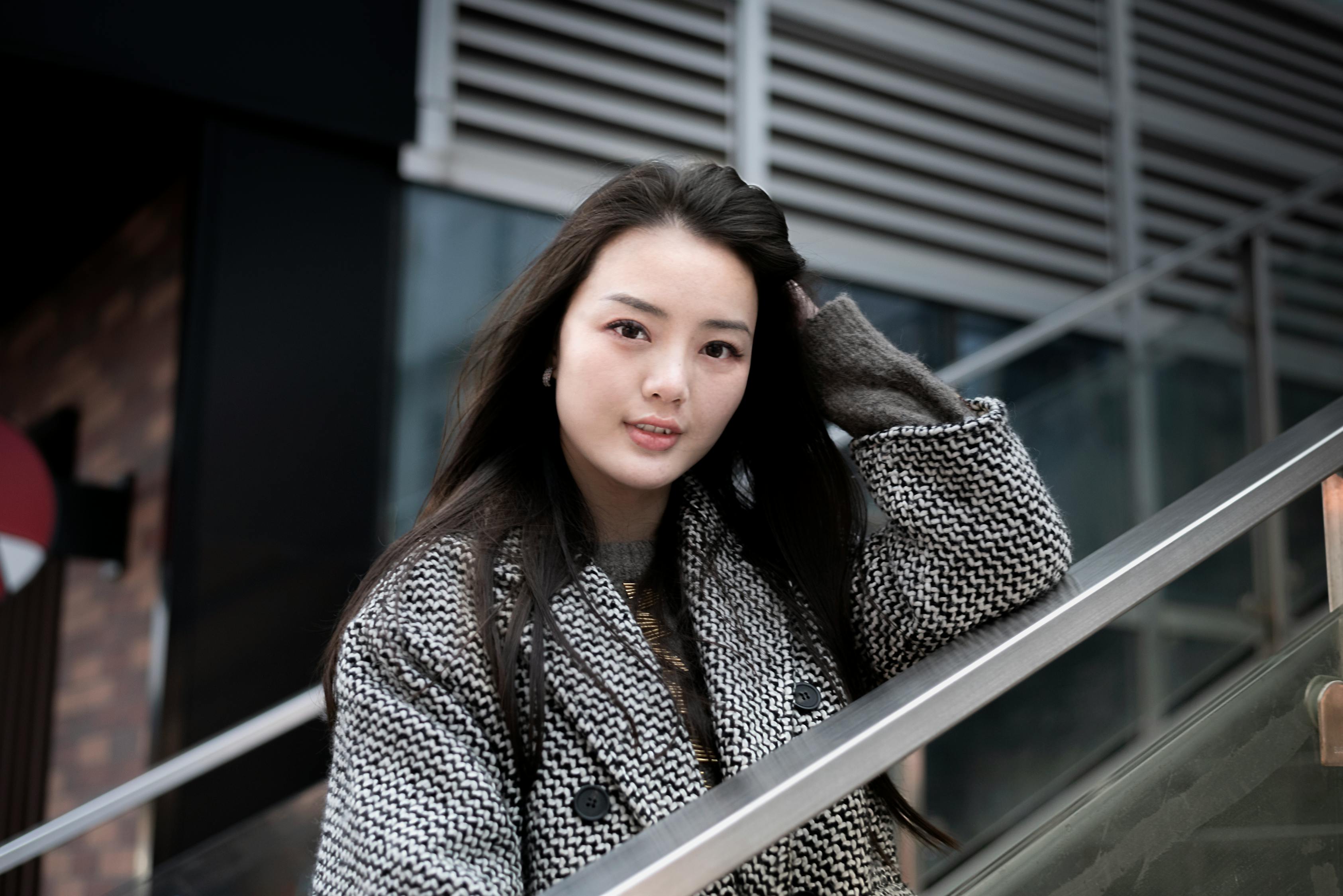 女气功装备上衣，时尚与力量的完美结合